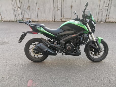 2022 Bajaj Dominar 400, зелёный, 380000 рублей, вид 1