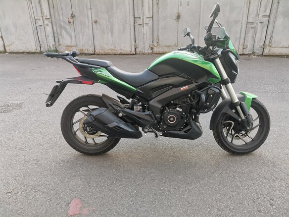 2022 Bajaj Dominar 400, зелёный, 380000 рублей