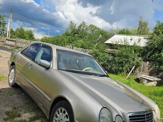 2000 Mercedes-Benz E-Класс 320 II (W210, S210) Рестайлинг, золотистый, 900000 рублей, вид 3