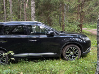2015 Mitsubishi Outlander III Рестайлинг 2, чёрный, 1700000 рублей, вид 2