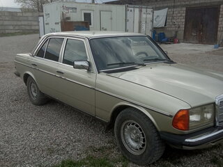 1983 Mercedes-Benz W123 200, зелёный, 650000 рублей, вид 3
