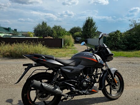 2022 Bajaj Pulsar 180, чёрный, 220000 рублей, вид 2