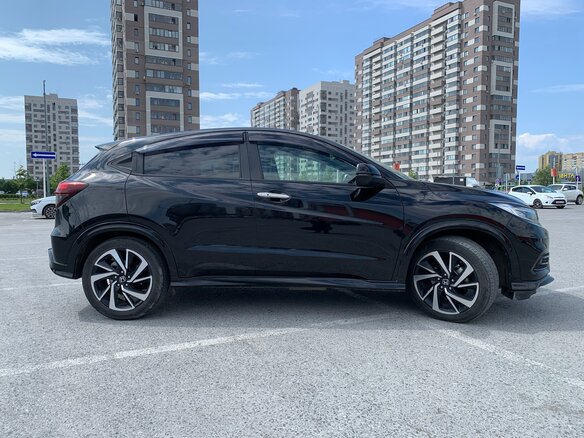 2020 Honda Vezel I Рестайлинг, чёрный, 2300000 рублей - вид 1