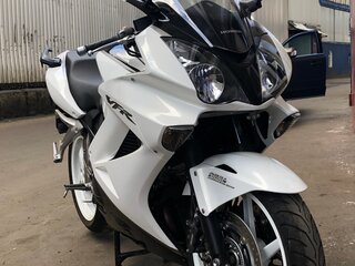 2011 Honda VFR 800, белый, 1099000 рублей, вид 1
