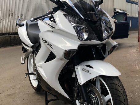 2011 Honda VFR 800, белый, 1099000 рублей, вид 1