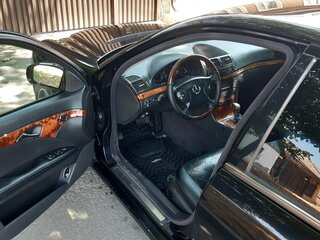 2002 Mercedes-Benz E-Класс 220 III (W211, S211), чёрный, 700000 рублей, вид 5
