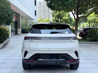 2025 Lynk & Co 06 I Рестайлинг, бежевый, 1655999 рублей, вид 5