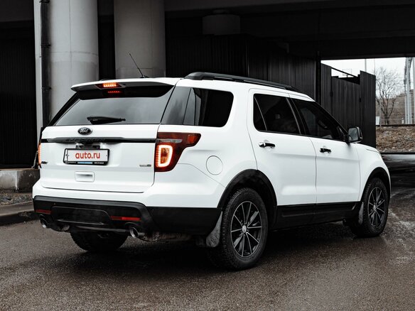 2014 Ford Explorer Sport V, белый, 2500000 рублей - вид 12