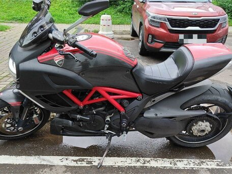 2013 Ducati Diavel Carbon, красный, 950000 рублей, вид 4