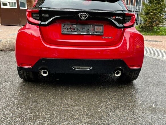 2020 Toyota Yaris IV, белый - вид 3