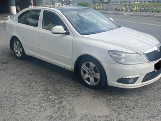 2011 Skoda Octavia RS II Рестайлинг, белый, 990000 рублей, вид 3