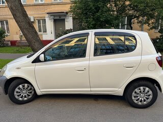 2001 Toyota Vitz I (P10), белый, 400000 рублей, вид 4