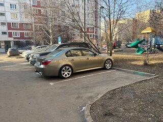 2004 BMW 5 серии 545i V (E60/E61), бежевый, 1700000 рублей, вид 5