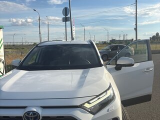 2023 Toyota RAV4 V (XA50), белый, 4390000 рублей, вид 3