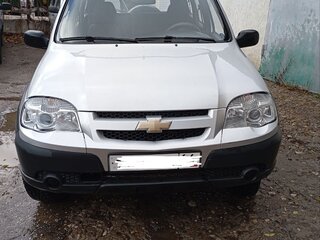 2011 Chevrolet Niva I Рестайлинг, серебристый, 510000 рублей, вид 1