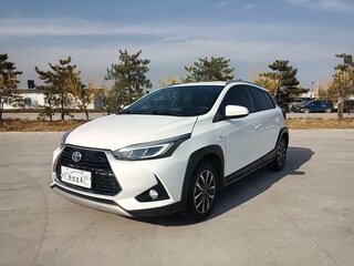 2021 Toyota Yaris IV, белый, 1150000 рублей, вид 1