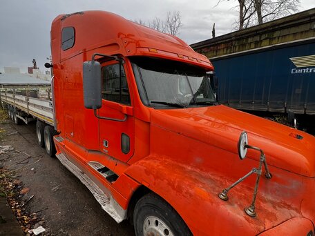 2002 Freightliner Century Class, оранжевый, 1100000 рублей, вид 4