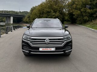 2018 Volkswagen Touareg III, коричневый, 5488000 рублей, вид 1