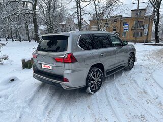 2019 Lexus LX 570 III Рестайлинг 2, серый, 11000000 рублей, вид 3