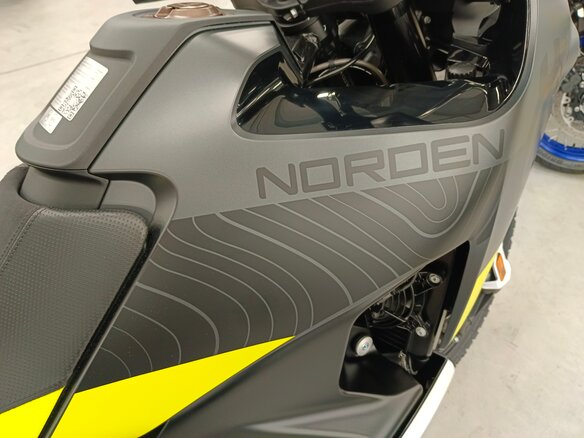 2023 Husqvarna Norden 901, серый, 1490000 рублей - вид 22