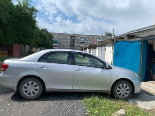 2010 Toyota Corolla Axio X (E140, E150) Рестайлинг, серебристый, 930000 рублей, вид 3
