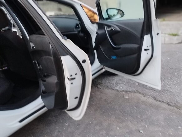 2011 Opel Astra J, белый, 650000 рублей - вид 6