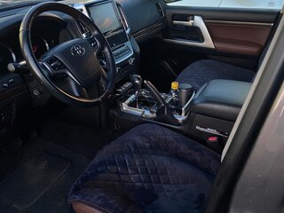 2016 Toyota Land Cruiser 200 Series Рестайлинг 2, серый, 7300000 рублей, вид 4