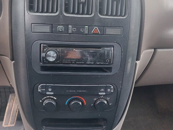 2001 Dodge Caravan 3-speed IV, пурпурный - вид 12
