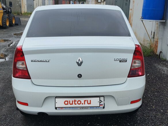 2010 Renault Logan I Рестайлинг, белый, 900000 рублей - вид 1
