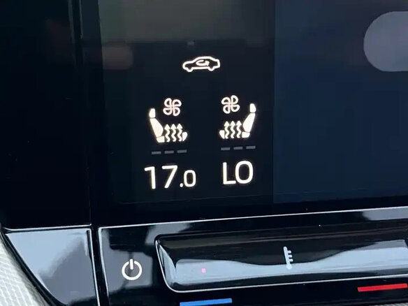 2022 Skoda Octavia IV (A8), белый, 2170000 рублей - вид 14