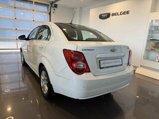 2014 Chevrolet Aveo II, белый, 660000 рублей, вид 2