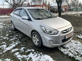 2012 Hyundai Accent IV, серебристый, 800000 рублей, вид 2