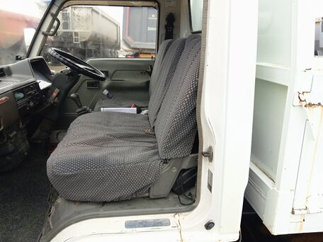 1992 Mitsubishi Delica, белый, 1500000 рублей, вид 4