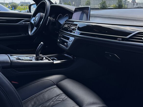 2018 BMW 7 серии Long 740Ld xDrive VI (G11/G12), белый, 4220000 рублей - вид 8