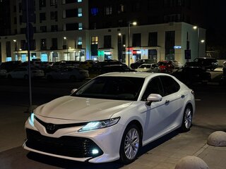 2020 Toyota Camry VIII (XV70), белый, 2774000 рублей, вид 2