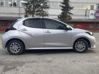 2020 Toyota Yaris IV, серый, 1180000 рублей, вид 4
