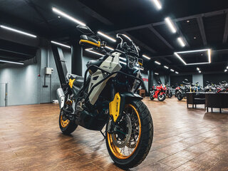 2026 QJMotor SVT 650 X, золотистый, 729000 рублей, вид 5