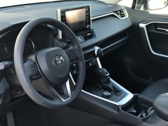 2021 Toyota RAV4 V (XA50), белый - вид 4