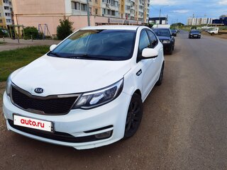2016 Kia Rio III Рестайлинг, белый, 750000 рублей, вид 1