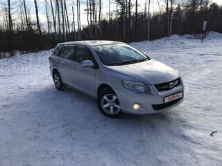 2012 Toyota Corolla Fielder X (E140, E150) Рестайлинг, серебристый, 955000 рублей, вид 3