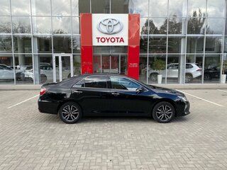 2017 Toyota Camry VII (XV50) Рестайлинг 2, чёрный, 2450000 рублей, вид 4