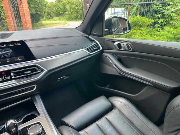 2021 BMW X5 40i IV (G05/G18), серый, 6800000 рублей - вид 12