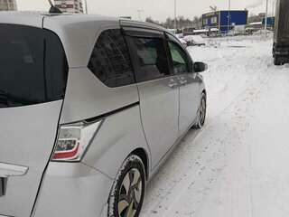 2012 Honda Freed I Рестайлинг, серый, 1040000 рублей, вид 4