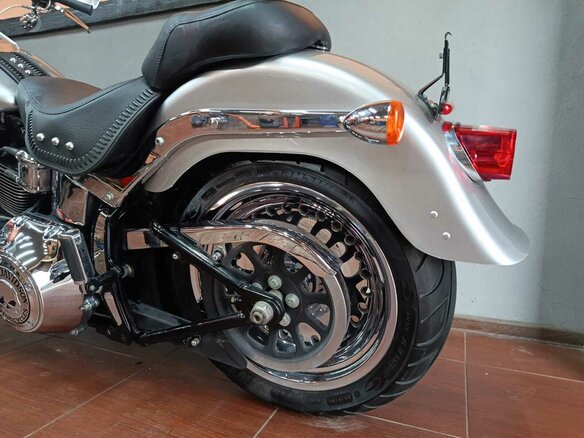 2009 Harley-Davidson Fat Boy, серый, 870000 рублей - вид 15
