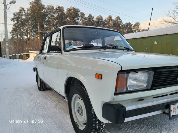 1997 Lada (ВАЗ) 2105, белый - вид 2
