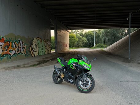 2018 Kawasaki Ninja 400, зелёный, 500000 рублей, вид 2