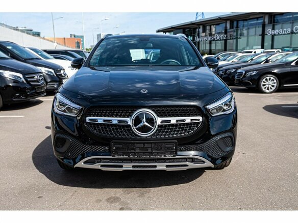 2020 Mercedes-Benz GLA 200 II (H247), чёрный - вид 1
