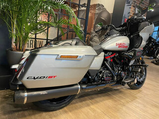 2025 Harley-Davidson CVO Road Glide ST, белый, 5900000 рублей, вид 2