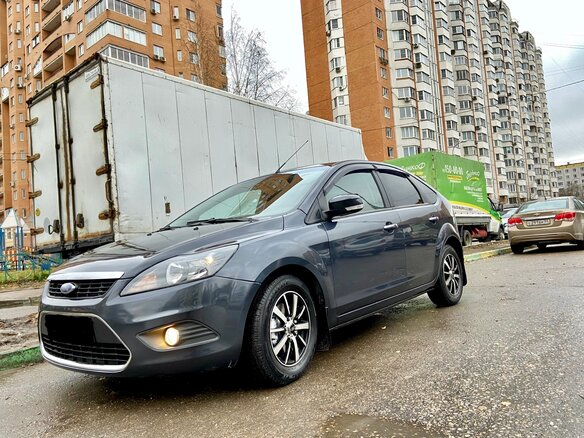 2011 Ford Focus II Рестайлинг, серый - вид 1