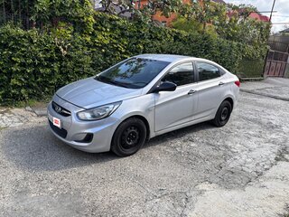 2013 Hyundai Solaris I, серебристый, 540000 рублей, вид 2